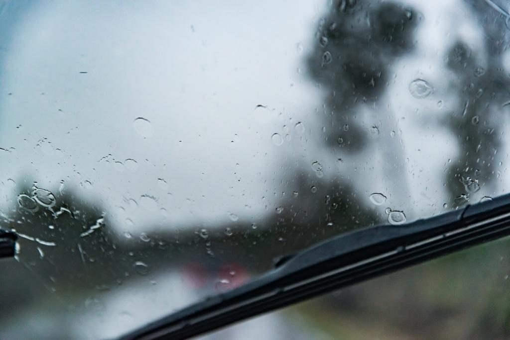 How To Clean Your Car Windows With Vinegar and Newspaper