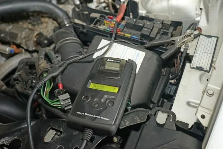 How to Test a Car Battery [Easy Guide]