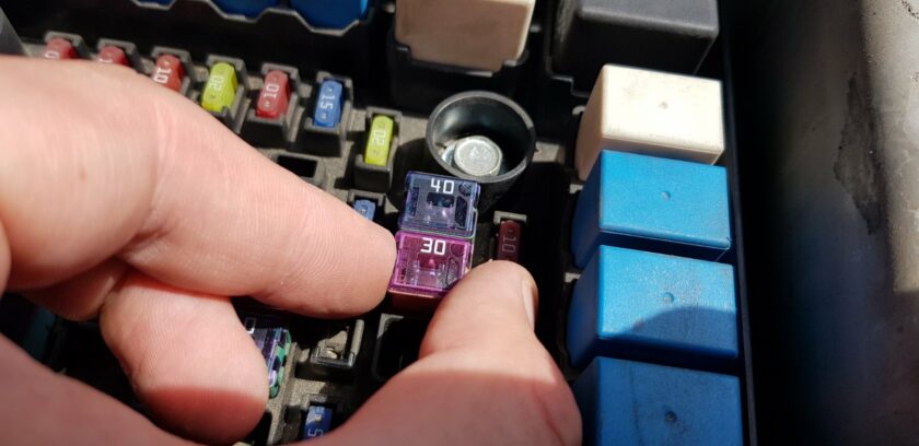 What Does A Blown 30 Amp Fuse Look Like (With Pictures)