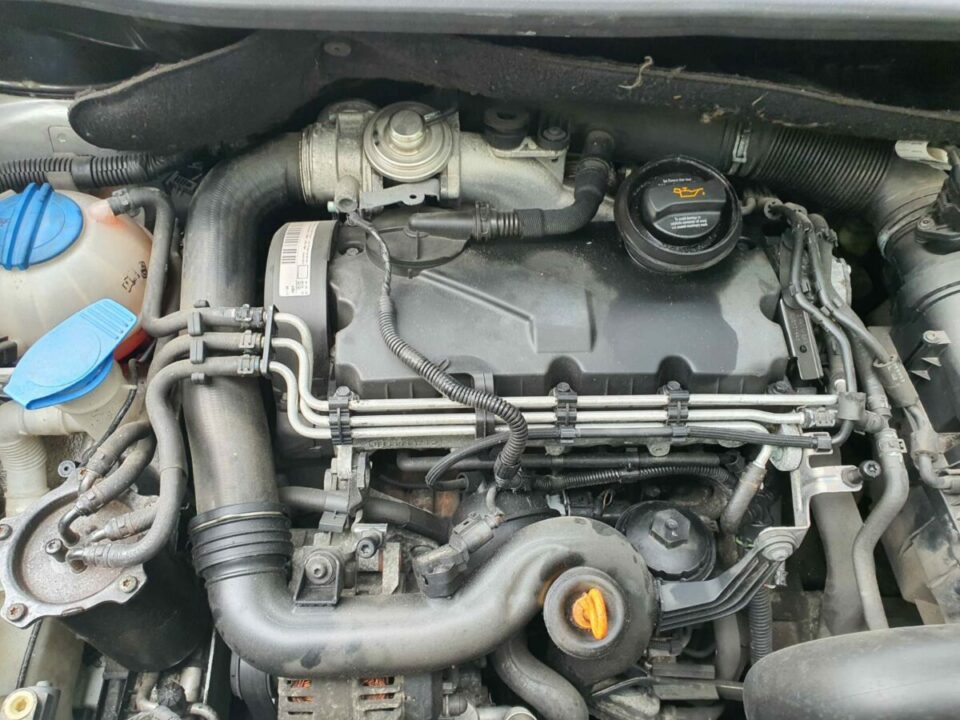 Can You Clean Your Car Engine With WD40